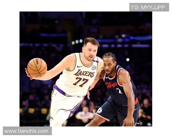 东契奇领跑抢夺杯赛MVP！倒地一幕太暖心：詹里等队友都赶忙去拉他