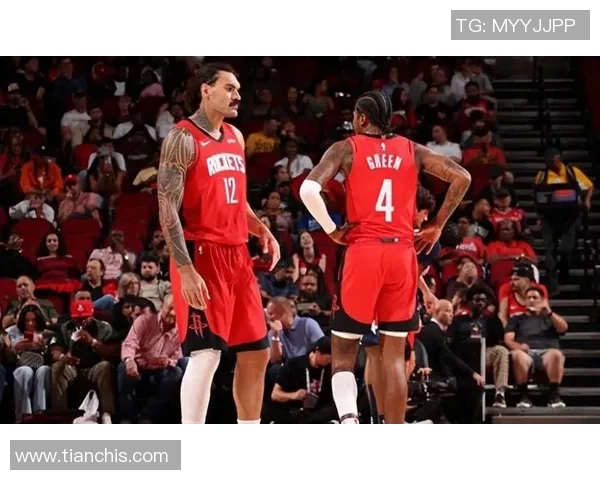 局面两连败 亚当斯谈双塔阵型 局面两连败 亚当斯谈双塔阵型